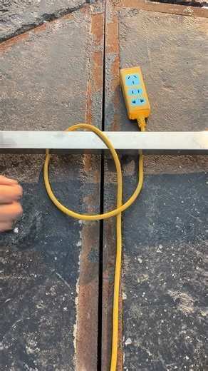 OMG Genius!!.. How to pull out a stuck plug safely 💯 . . #tooltips #diy #tools #DIYProjects #crafting | Knots Master