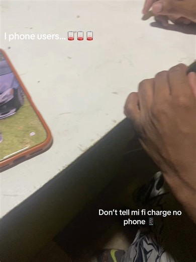 Mi phone always dead fr #jamaicatiktok #iphone #fyp