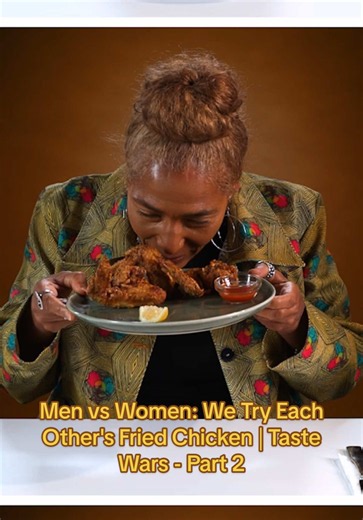 Replying to @Miana A solid pull test on a wing sets the tone for a good chicken meal 🐓 Watch this episode to find out who wins the chicken war! #friedchicken #chicken #wings #mukbangeatingshow