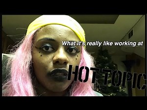 What it’s really like working at Hot Topic🖤