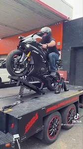 Practising clutch up wheelies.. This is pretty cool! Cr: Wheelie Machines Australia | Street FX Motorsport & Graphics