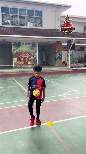 Kamhiran Sudu: Skill Training in Takraw