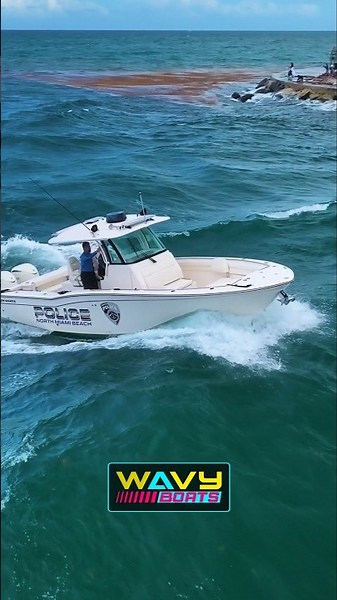 Miami Police navigates Haulover Inlet !! | Wavy Boats
