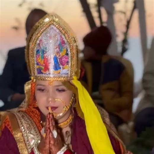 Shobha Bisht✨💜 on Instagram: "My beautiful bride 😚 Meri pritty beautiful didaa🫂😽"