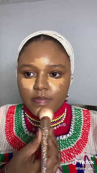 The contemporary Fulani lady…. My Fulani family say hi 👋. Proudly a fulani woman but sadly doesn’t understand Fulani language💔 Hopefully in the future my offsprings could be able to learn and i too……. #fulani #hausafulani #fulfulde #gombe #fulanimakeup