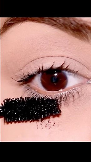 This is why YOUR Mascara Smudges!