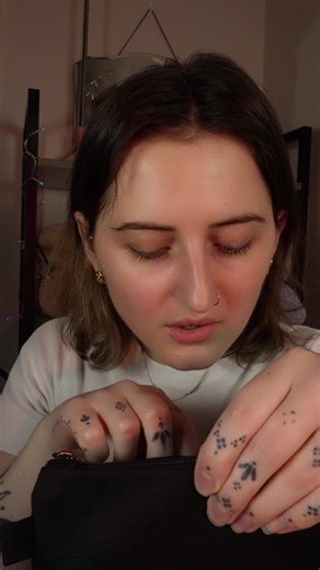 Can I pls borrow a pen? Mind if I take a look through your belongings? 👀 Fun fact! I found out my brain was cool by this happening to me at school (except the face drawing lmao) #asmr