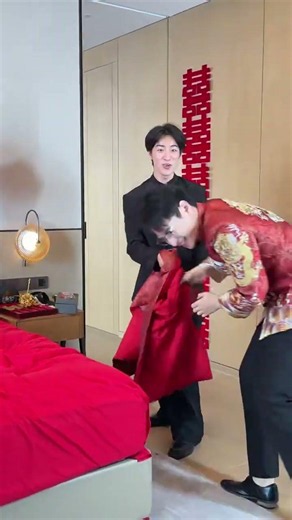 Funny Chinese Wedding Door Games 😂 Traditional Wedding Moments #wedding #chinesedrama #shorts