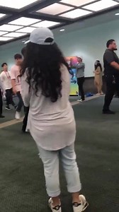 [20.08.17] #ASTRO en la KCON LA Una fan logro grabar a ASTRO ❤ Me encanta la emoción de la chica de sudadera verde que aparece al final del video 😊 ------------ Cr. astros_angel 차나잇🌙 | ASTRO 아스트로 Mexico