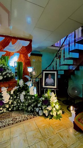 Flower Arrangement by:Ron Esguerra NAZARENO TANEGA FUNERAL #Uupokanalangatiiyak #flowers #phaleanopsis
