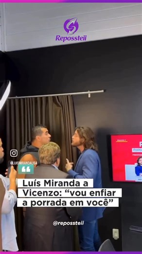 Repossteii on Instagram: "Um bate-boca durante a gravação de um podcast terminou com clima tenso, gravação encerrada e forte repercussão nas redes sociais. Em nota, a produção do programa informou que houve um desentendimento verbal imediato entre os envolvidos, ressaltando que o apresentador foi pego de surpresa e agiu rapidamente para evitar que a situação escalasse. Segundo o comunicado, o mediador se posicionou fisicamente entre as partes para garantir a integridade de todos e apaziguar os â