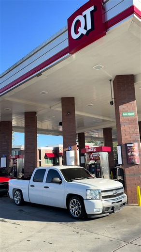 Dropped Crew Cabs: A Guide to NNBS Truck Modifications