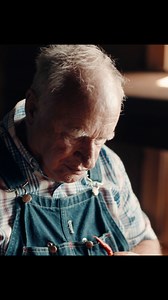 13K views · 342 reactions | He’s at it again! It wouldn't be August without our master gardener and resident master tomato sandwich maker, John Coykendall, sharing his signature Summer recipe. What do you need to make it? White bread, Duke mayonnaise, salt and a ripe tomato picked straight from the Garden. #BlackberryFarm #InTheGarden | Blackberry Farm | Facebook