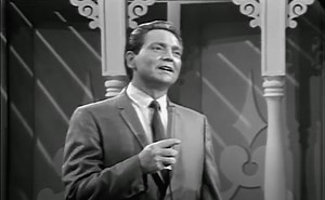 Willie Nelson Is Almost Unrecognizable In This 1965 Grand Ole Opry Performance Of “Mr. Record Man” | Whiskey Riff