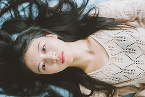 长发气质美女性感写真高清视频欣赏