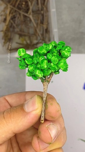 Rafael Zago on Instagram: "Bonsai fake? Não! Mini árvores pra brincar ou usar em maquetes! Meu filho veio com uma atividade escolar, onde teria que fazer uma maquete do pantanal, ótima oportunidade pra ensinar ele é quem mais queira aprender a fazer itens de maquete! Aguarde que logo tem mais! #pantanal #maquete #atividadeescolar #diy #facavocemesmo #educacaoinfantil"