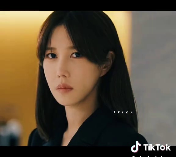 Queen of Divorce: Exploring Clarin's Intriguing Plot