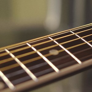 Meet Overland Retro Collection—a throwback twist on some of our favorite models. With a vintage-inspired headstock and bridge, open-gear tuners, and a honey-hued top, it’s golden-era charm, built for today. | Orangewood Guitars