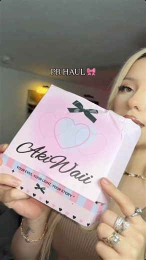 𝙼𝚎𝚡𝚒𝚌𝚊𝚗 𝙱𝚊𝚛𝚋𝚒𝚎 on Instagram: "Trying out @akiwaii_official color contacts 🎀 Colors I tried: Opalize Grey 🩶 Orlyn Green 💚 Sirius Green 🥑 Super comfortable & easy to wear!! #latina #color contacts #prhaul #hazeleyes #ambereyes"