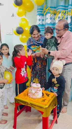 Dada Dadi k sath cake celebration anshi ka birthday look♥️😍 princess lag rahi hai na | tiwariji_ki_bahu