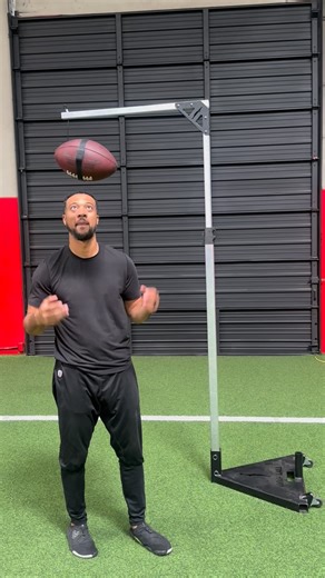 2.7K views · 16 reactions | How does it work? 樂 #jumpball #jumptraining #workoutroutine #workoutoftheday #basketball #football | Jump Ball | Facebook