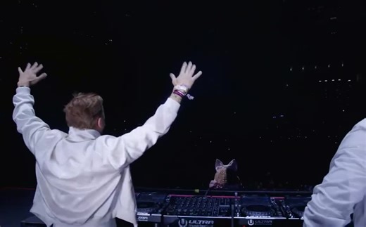 Sia's Stunning Performance of Beautiful People at Ultra