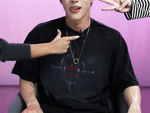 昨新鲜换装两套采访 3台打新歌特意给配了炫酷的舞台效果Boom深情献唱《North Star》向Zuibang de Betus表白,唱后还得跟人说唱跑调了