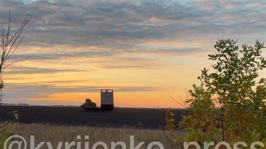 使用MLRS M270多管火箭炮向Pokrovsk目标发射导弹