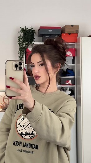 Selfie Tips: Capturing the Perfect Portrait in Your Room