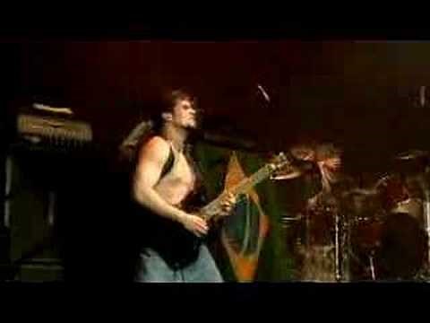 SOULFLY - Roots Bloody Roots (OFFICIAL LIVE)