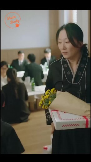 the woman believed dead people are dirty so she didn't want to touch Hyeri, who's working in a funeral house 😞 #mayihelpyou #mayihelpyoukdrama #sad #sadstory #mayihelpyou #foryou