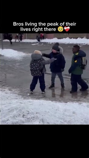 Bros living the peak of their lives right there 🥹❤️‍🩹