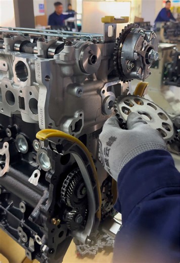 Immersive engine assembly #bareengine #enginefactory #cylinderblock #longblock