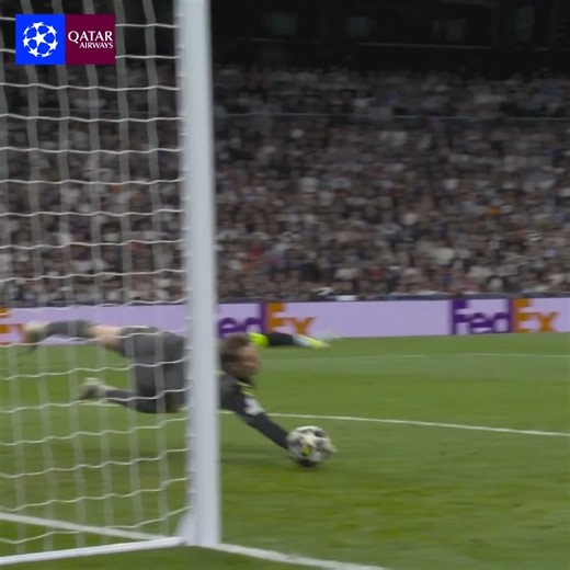 La tendencia es condenar a Vini o Mbappé (según de cuál de los dos se sea absurdo hater) bajo la creencia implícita de que el rival juega sin portero. No solo ayer había portero enfrente: es que fue el Jugador del Partido. No todo balón que no entra en la portería es por error del delantero. De las que ayer tuvo el Madrid, yo diría que solo en una fue fallo claro del que chutaba.