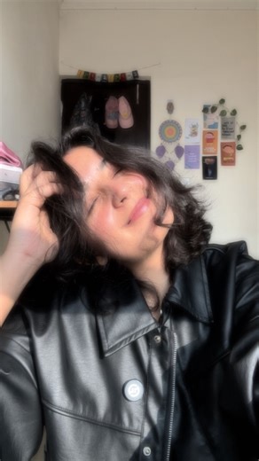 Chanchal Kumari on Instagram: "#ad @niveaindia ne toh pehle hi bola tha skincare sabka haq hai! Aur waise toh mardo ki galat fehmi chalti rehti hai par hydration aur fresh skin sab ke liye hai 💙 NIVEA Soft toh hamesha se mera go-to raha hai aur ab yeh deta hai 300% more hydration 💙 Aur sach mein yeh product itna light, fresh & perfect hai for everyday use kyunki yeh deta hai always fresh ready skin as it’s fresh ready verified💙 Toh chahe aap ho ya aapke ghar ke mard, everyone deserves fresh,