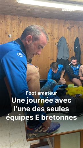 Une journée avec l'une des seules équipes E de Bretagne ! Le FC Plouagat-Châtelaudren-Lanrodec est l’un des rares clubs bretons à posséder une équipe E en seniors, en D4 Côtes-d’Armor. Comment les joueurs vivent-ils leur passion du foot avec ce statut si spécial ? Nous avons passé la journée avec eux. Vidéo : Anthony Berthou | Le Télégramme Sports