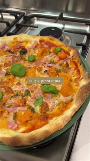 Crispy crust pizza