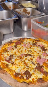 The best ហ្មង Pizza កន្លែងគាត់ | Oun