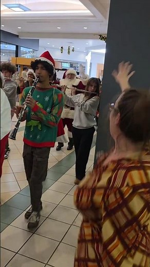 Santa’s Parade at Palmer Park Mall! Holiday Fun at Spin Me Round 🎅🎄