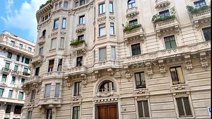 palazzi storici di milano, italia, historical buildings in milan, italy