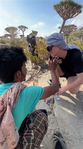 Poslední jeskynní muž na světě? Tohle je Sokotra – stromy dračí krve a mnohem víc