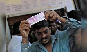 Day 1 of Rs 2,000 exchange: No major rush but confusion over ID card, requisition slip prevails - CNBC TV18