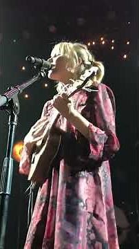 Grace Vanderwaal I don’t know my name Live (Chicago)