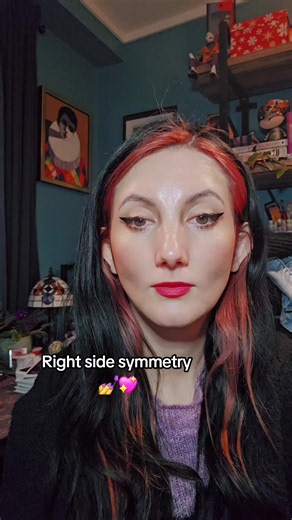 Both sides are very weird tbh 🥲 . #facesymmetrycheck #symmetry #symmetricalface #tiktokfilters #symmetryfilter
