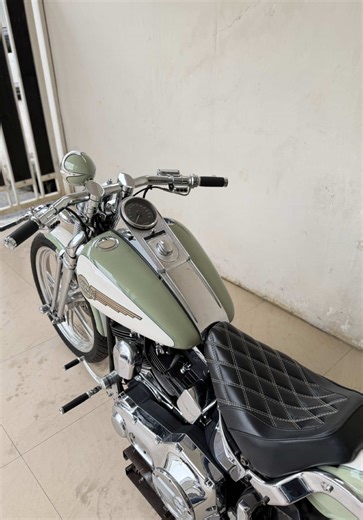 Softail springer badboy 2005 Km 22rb CARBURATOR ( RARE ITEM ) - Velg performance machine r21 - Velg performance machine r18 - Disc brake Performance machine - Pulley performance machine - Kaliper front performance machine - Kaliper rear performance machine - Master rear break performance machine - Master front brake performance machine - Kopling handle performance machine - Kontrol handlebar performance machine - Sein front performance machine - Sein rear performance machine - Handgrip Performan