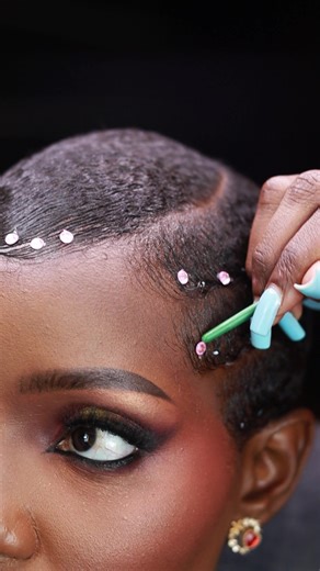 Nothing but the best here at @Makeup By Dennis #makeupbydennis #melanin #tiktokkenya #makeuptutorial #darkskinmakeup