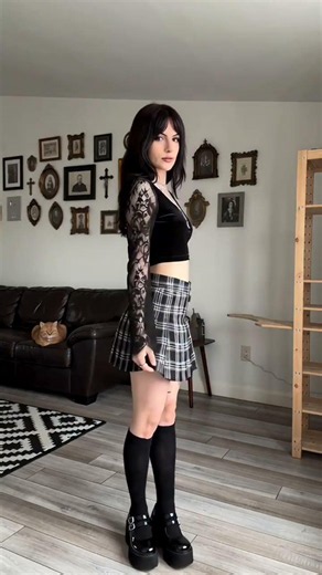 This goth outfit look is so stunning, do you love it