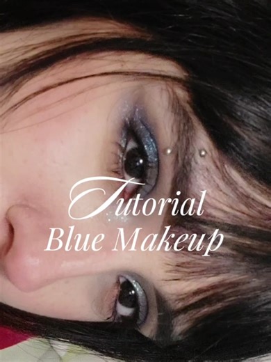 Tutorial de Maquiagem Azul Brilhante para Olhos