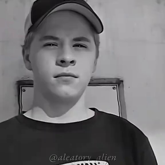 A dança cômica do Gustav do Tokio Hotel