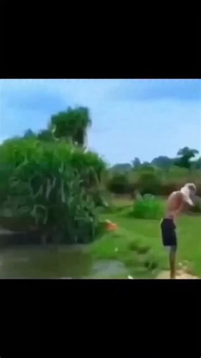 user not found on Instagram: "日本利用压电瓷砖将脚步转化为电能。这些瓷砖捕捉来自你脚步的动能。当你行走时，你的重量和动作会对瓷砖产生压力。瓷砖会轻微弯曲，从而产生机械应力。瓷砖内部的压电材料将这种应力转化为电能。每一步都会产生少量电荷，而数百万步结合在一起就能产生足够的电力来驱动 LED 灯、数字显示屏和传感器。在像涩谷车站这样繁忙的地方，每天大约有 240 万个脚步为这一系统作出贡献。这些电能可以被储存或立即使用，从而减少对传统电力来源的依赖，并支持可持续的城市基础设施。这种方法将日常运动转化为实用的可再生能源 #日本 #知识 #事实 #你知道吗 #推荐 #科技 #创新 #历史 #技术 #实验 #热门 日本利用压电瓷砖将脚步转化为电能。这些瓷砖捕捉来自你脚步的动能。当你行走时，你的重量和动作会对瓷砖产生压力。瓷砖会轻微弯曲，从而产生机械应力。瓷砖内部的压电材料将这种应力转化为电能。每一步都会产生少量电荷，而数百万步结合在一起就能产生足够的电力来驱动 LED 灯、数字显示屏和传感器。在像涩谷车站这样繁忙的地方，每天大约有 240 万个脚步为这一系统作出贡献